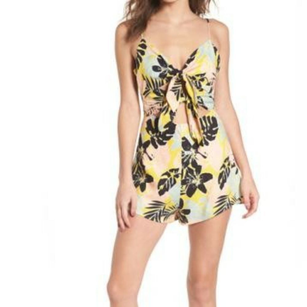 Lush tie front patterned romper hawaiian